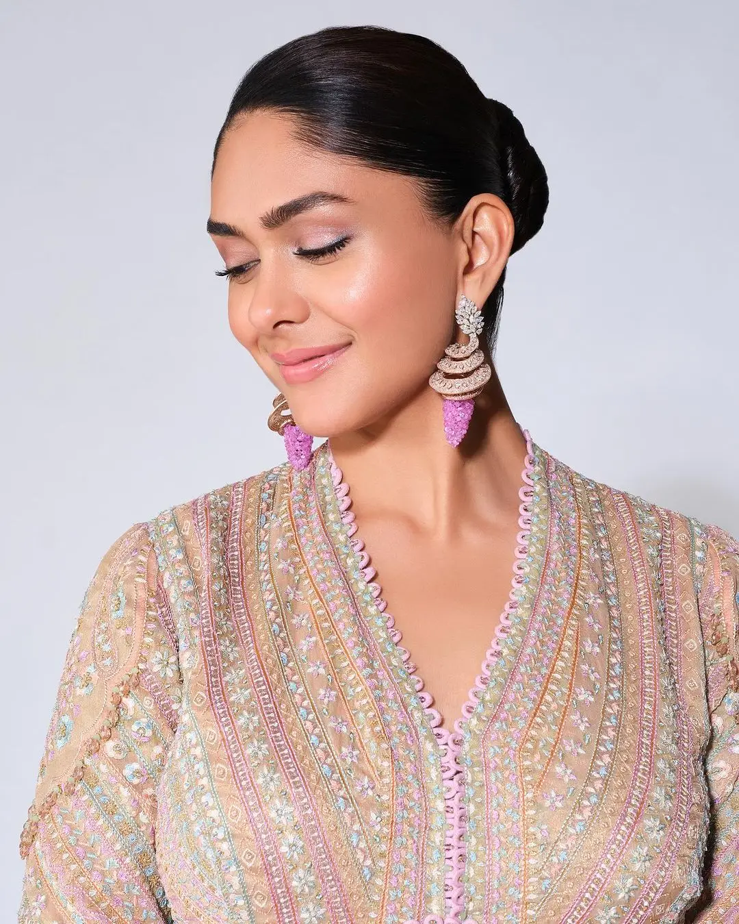 MRUNAL THAKUR IN LONG PINK GOWN 5